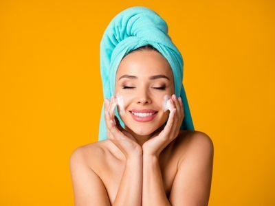 Hyaluronsäure darf beim Anti-Aging nicht fehlen. Warum? - das könnt ihr hier nachlesen.