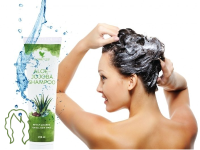 Gründliche Haarreinigung ohne es anzugreifen? Das ist möglich - mit dem Aloe-Jojoba Shampoo!